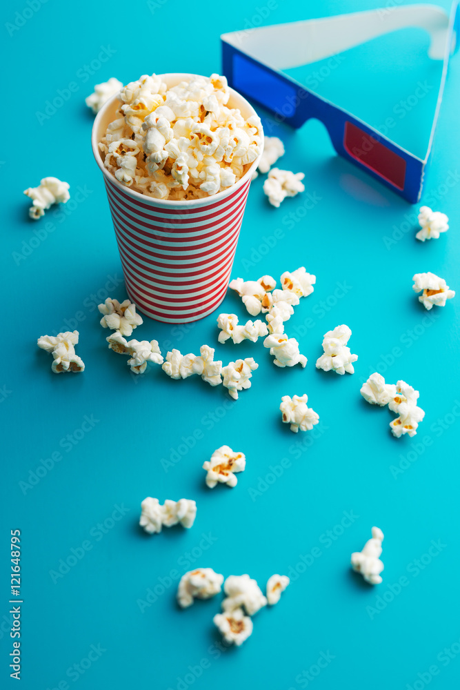 Popcorn and 3D glasses.