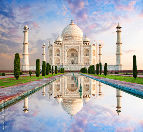Obraz na plátně Taj Mahal in sunset light, Agra, India