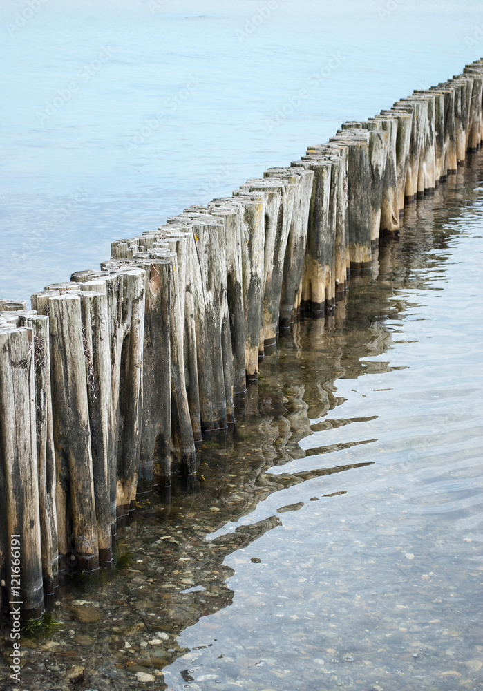 Alte Buhnen an der Ostsee, Schleswig-Holstein, Küstenschutz Alte Buhnen an der Ostsee, Schleswig-Holstein, Küstenschutz