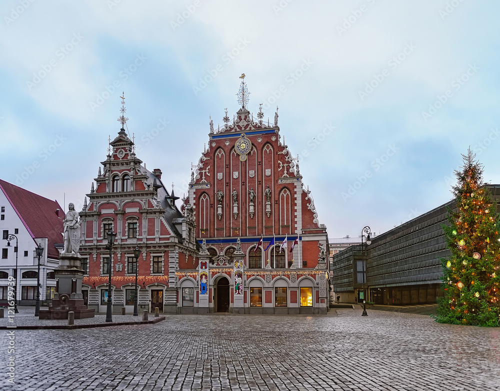 Fototapeta premium House of the Blackheads and Christmas tree in Riga