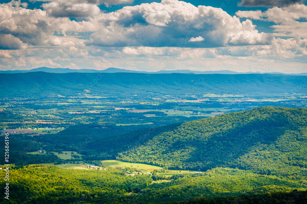 Obraz premium View of the Shenandoah Valley and Appalachian Mountains from the