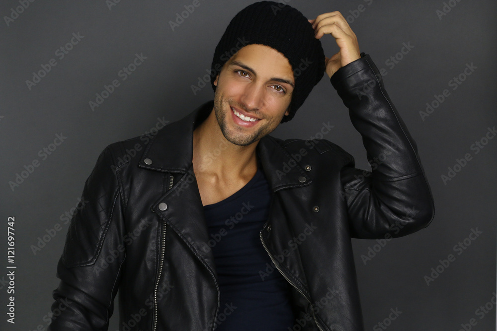 Homme à la mode sale