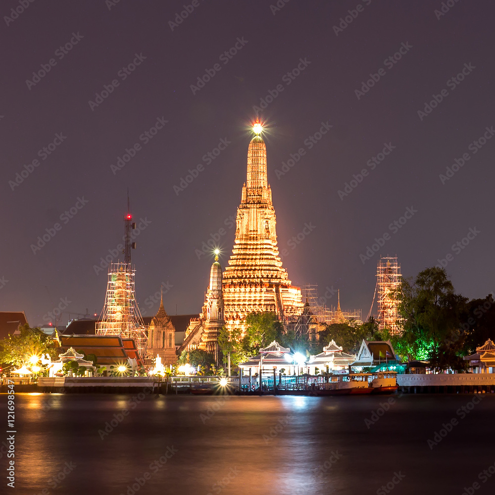 Wat Arun in Twilight time