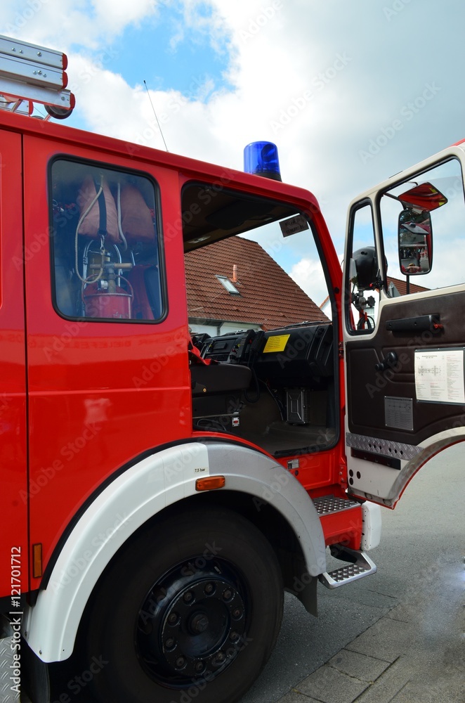Fototapeta premium Feuerwehr Bielefeld, roter LKW