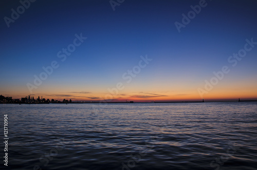 SUNRISE OVER THE SEA. Sunny dawn in the port of Gdynia © Wojciech Wrzesień