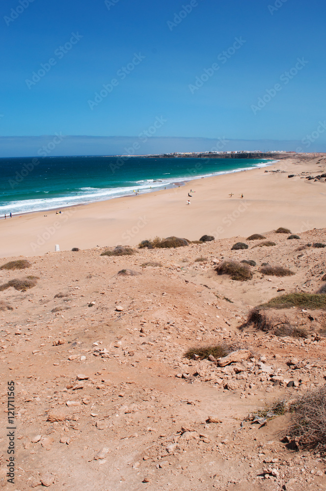 Fuerteventura, Isole Canarie: vista panoramica della Playa del Aguila, una delle spiagge più famose dell'area nord ovest vicino a El Cotillo, il 31 agosto 2016 Fuerteventura, Isole Canarie: vista panoramica della Playa del Aguila, una delle spiagge più famose dell'area nord ovest vicino a El Cotillo, il 31 agosto 2016