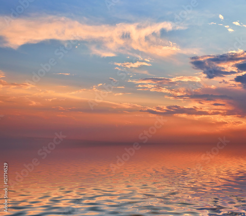 Bright sea sunset © Prazis Images