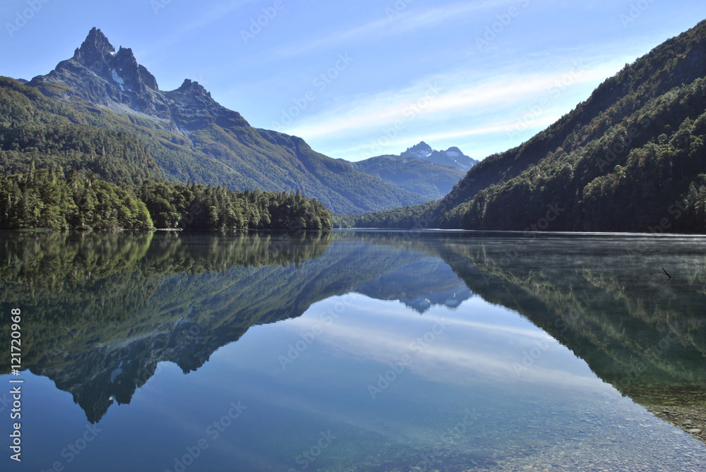 Naklejka premium Beautiful reflection at lake Soberania