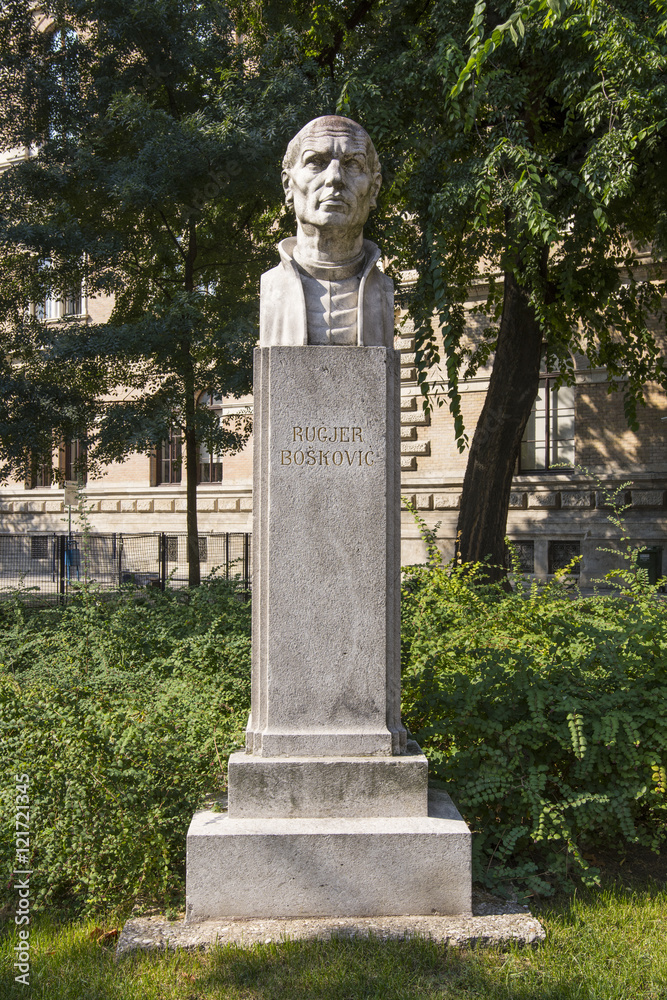 the bust of Ruder Boscovich