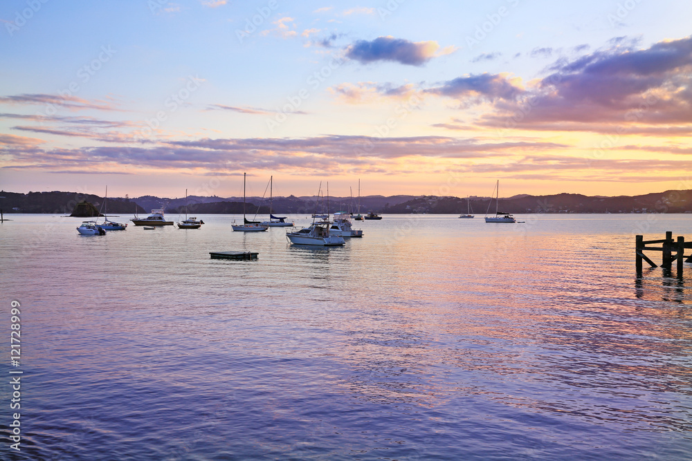 Naklejka premium Sunrise at the Bay of Islands, North Island, New Zealand.