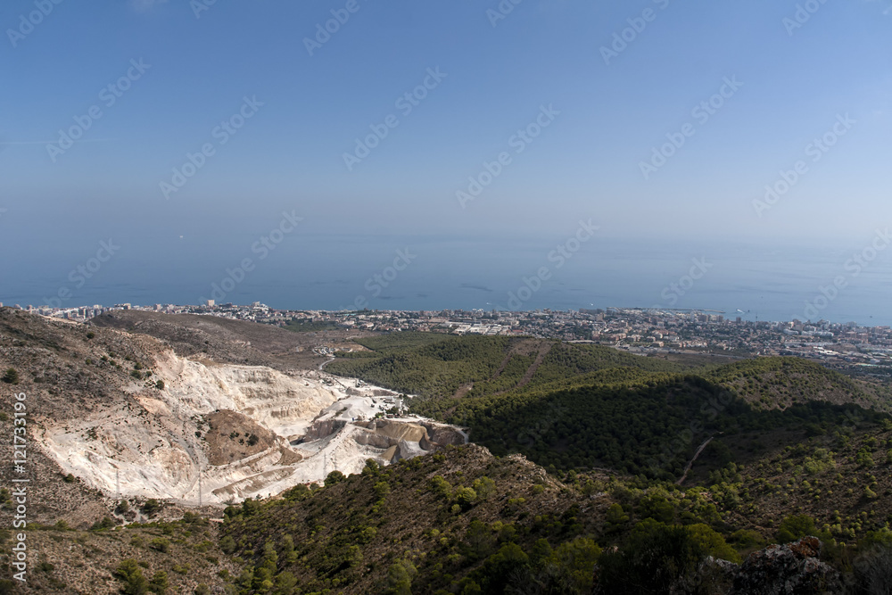 Fototapeta premium paisaje de la sierra de Mijas en la provincia de Málaga, Andalucía
