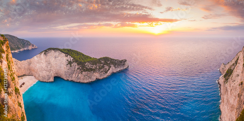 Fototapeta Naklejka Na Ścianę i Meble -  Panoramic landscape view of famous Shipwreck beach in Zakynthos