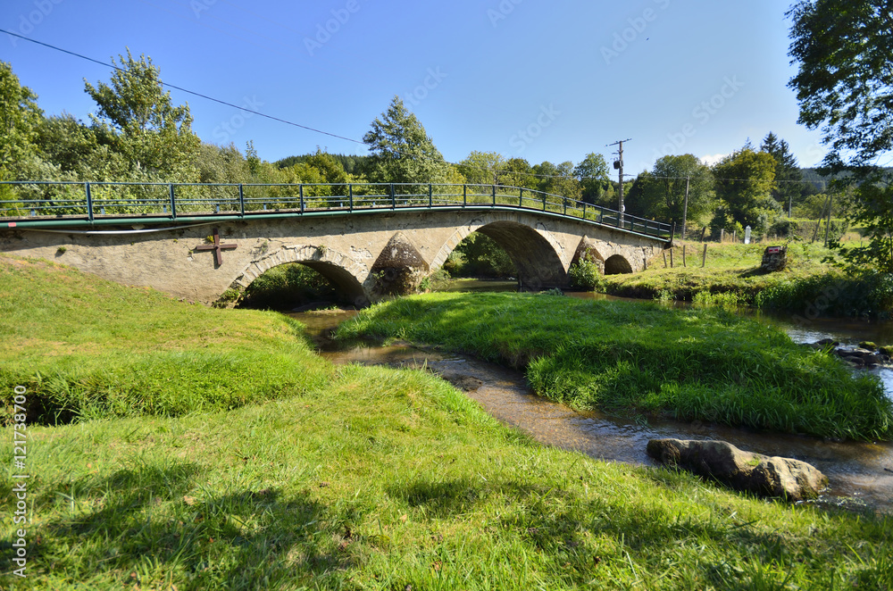 Fototapeta premium Petit pont à Nages