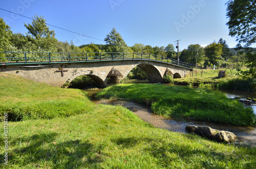 Petit pont à Nages photo