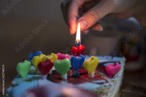 Свеча на торте