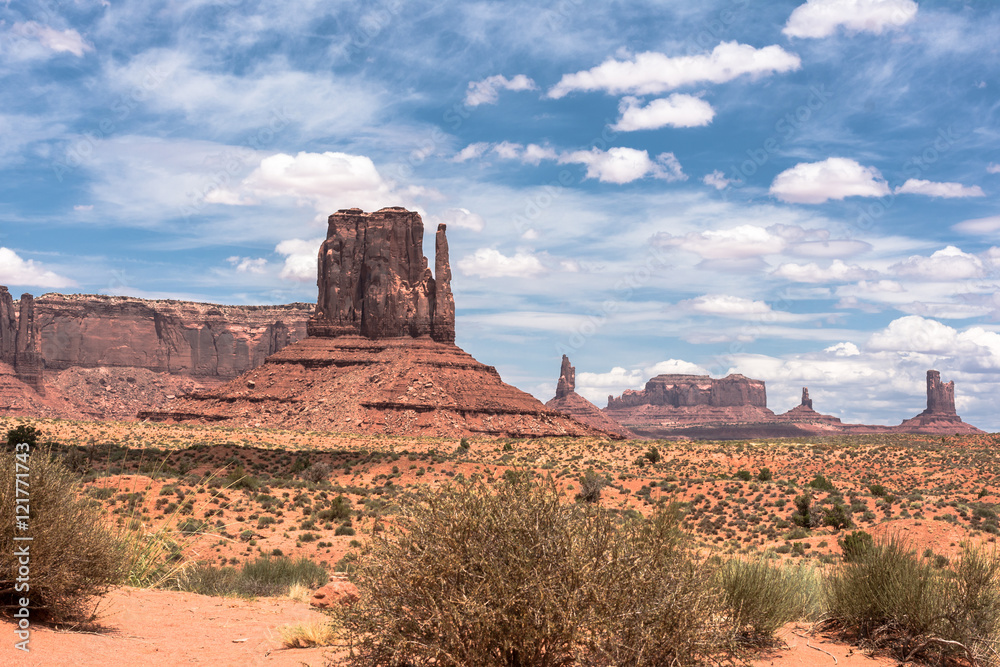 Buttes and mesas in Monument Valley, Arizona, Utah
Buttes and mesas in Monument Valley, Arizona, Utah