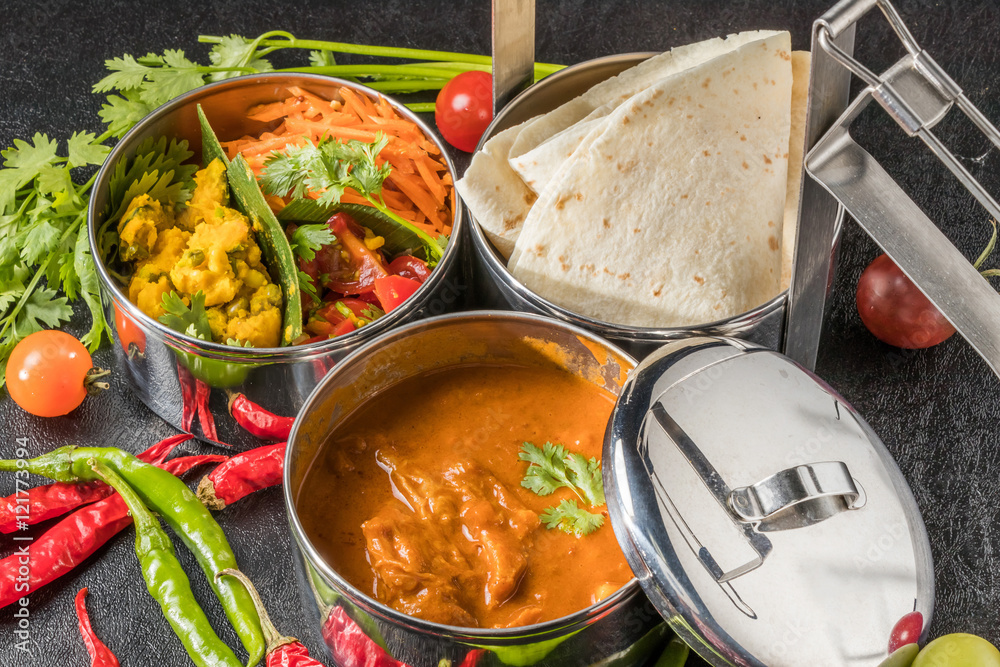 インドカレーの食事　 chapati and curry lunch