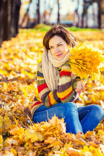 Young smiling woman in sunny autumn park