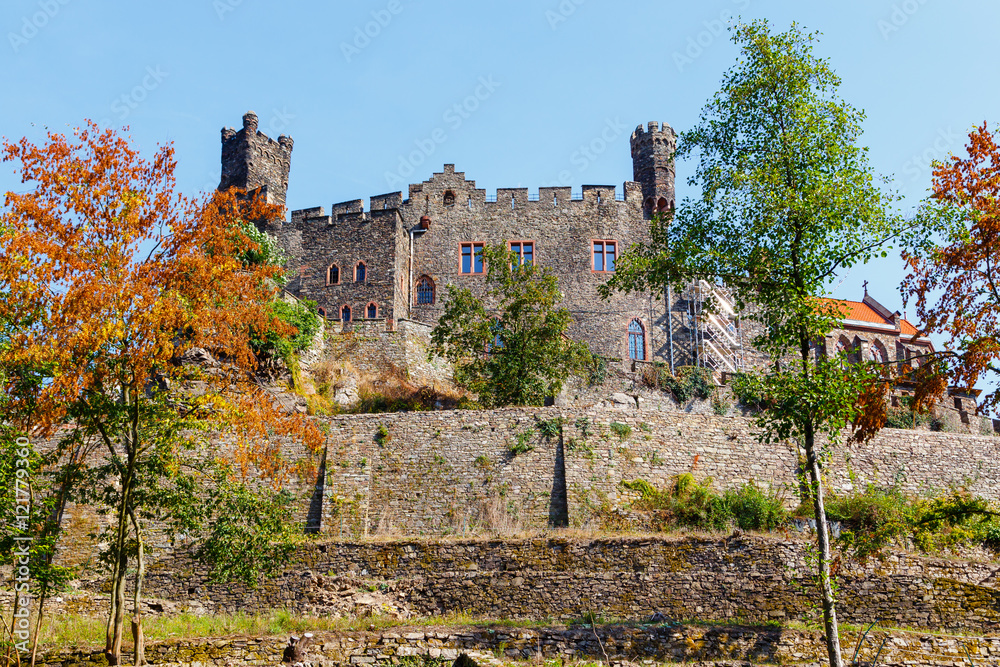 Die Burg Reichenstein nahe Trechtingshausen am Rhein. September 2016.