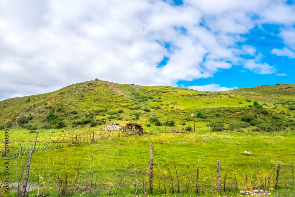 Obraz premium highland road to Daocheng, China