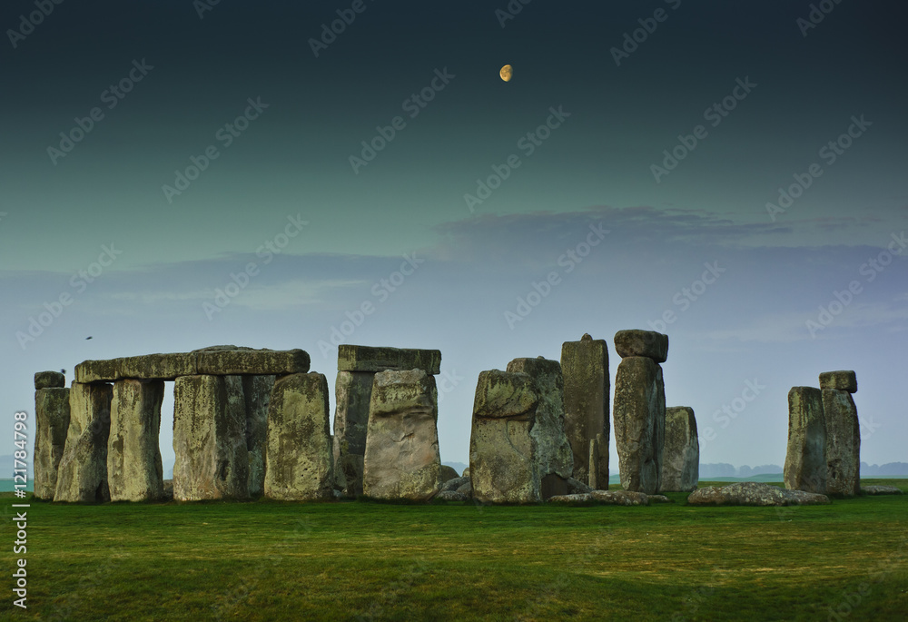 Stonehenge at dusk - obrazy, fototapety, plakaty 