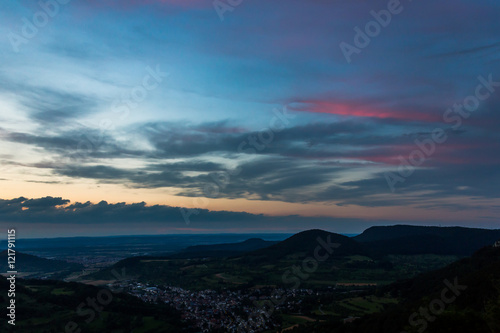 Romantischer Sonnenuntergang am Rande der Schwäbischen Alb © EinBlick