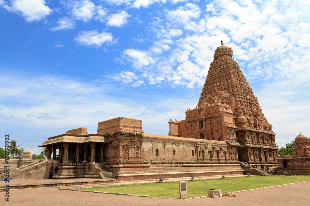Naklejka premium Brihadeeswara Temple in Tanjore, Tamil nadu India, Oldest and tallest Temple in India.