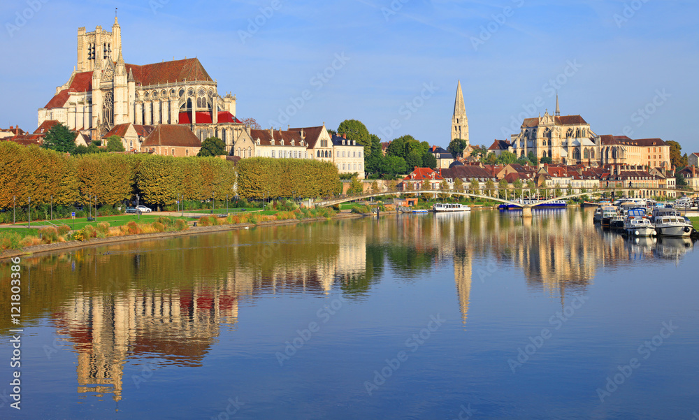 Auxerre, bords de l'Yonne, cathédrale Saint-Étienne, abbaye Saint-germain,   Bourgogne-Franche-Comté, 