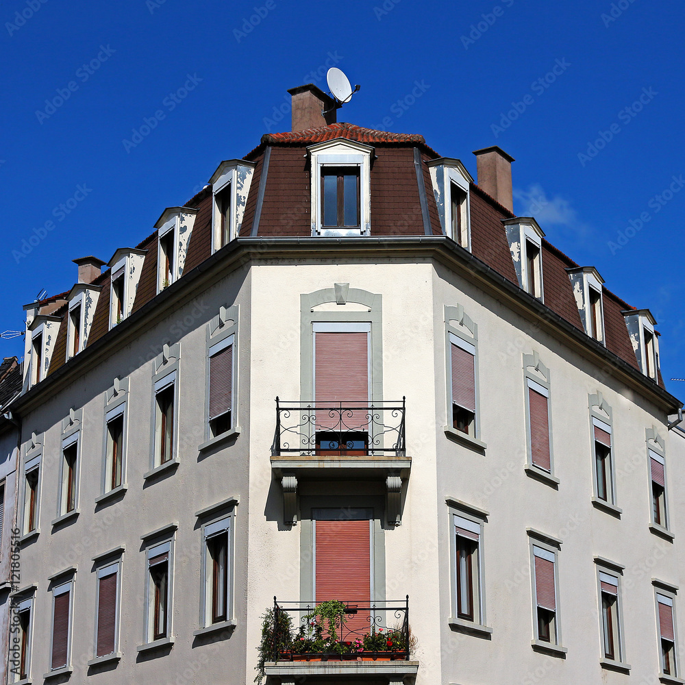 Obraz premium classical french downtown apartment building