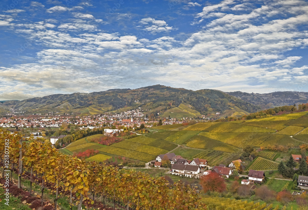 Weinstadt Oberkirch, Schwarzwald,  im Goldenen Herbst