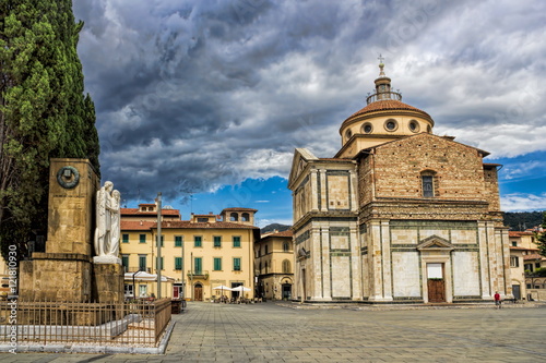 Prato, Piazza Santa Maria delle Carceri