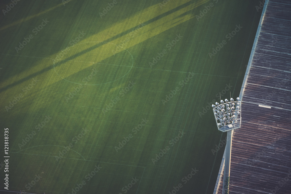 Obraz premium Boisko do piłki nożnej stadion piłkarski z reflektorami