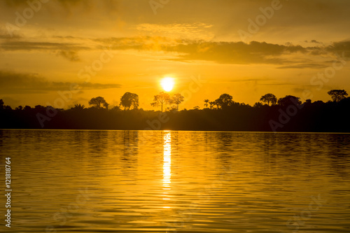 アマゾン川に沈む夕陽