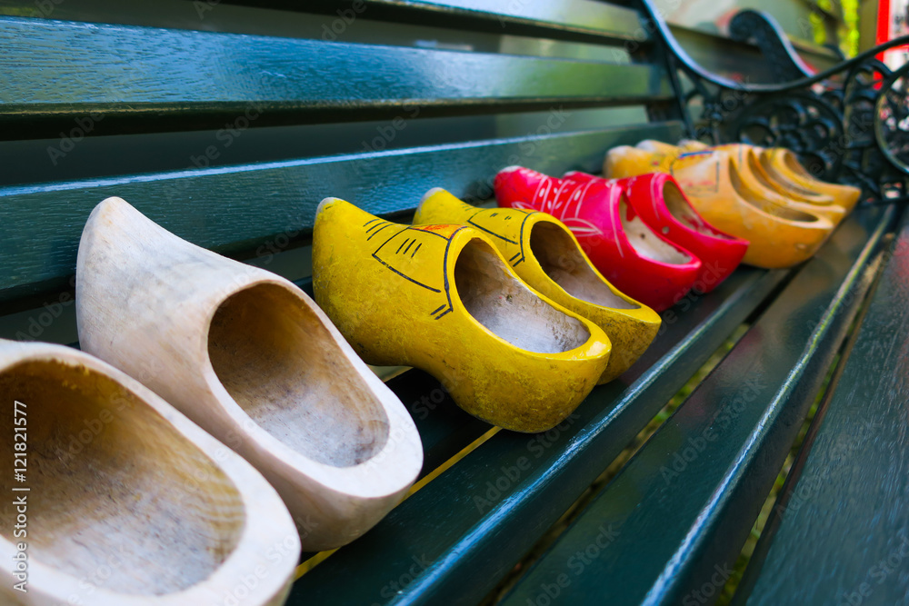 Fototapeta premium Holzschuhe (Klompen) in Amsterdam