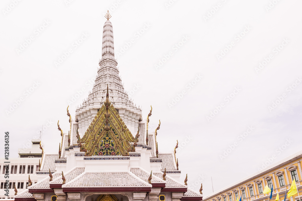 Fototapeta premium City pillar shrine of Bangkok on twilight sky day, Thailand.