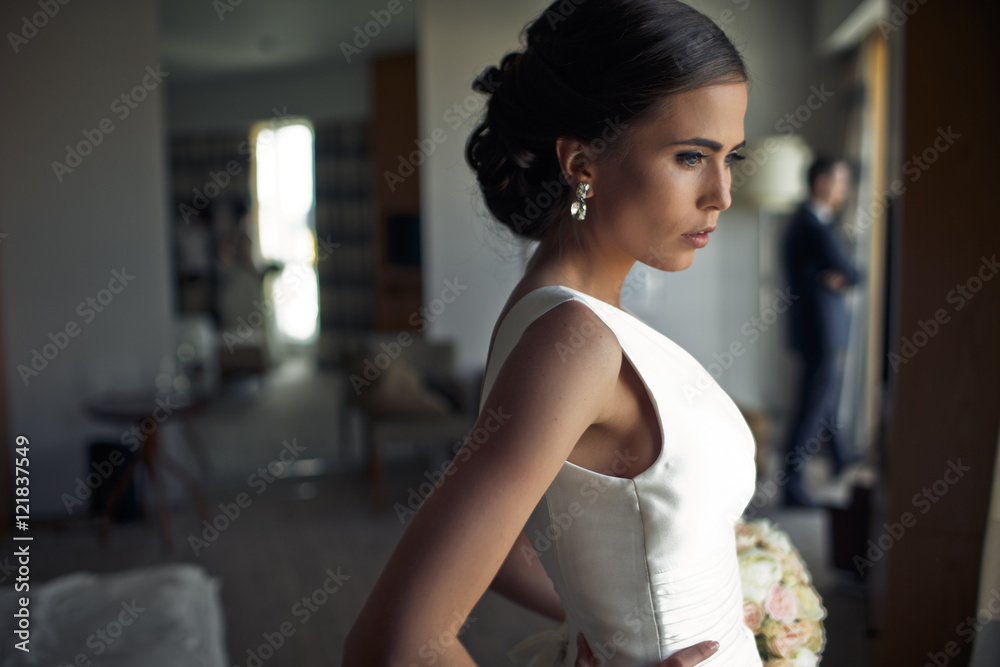 Naklejka premium The charming bride with bouquet