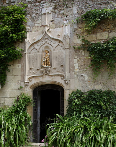 Entrée de la chapelle troglodyte: Saint Roch.