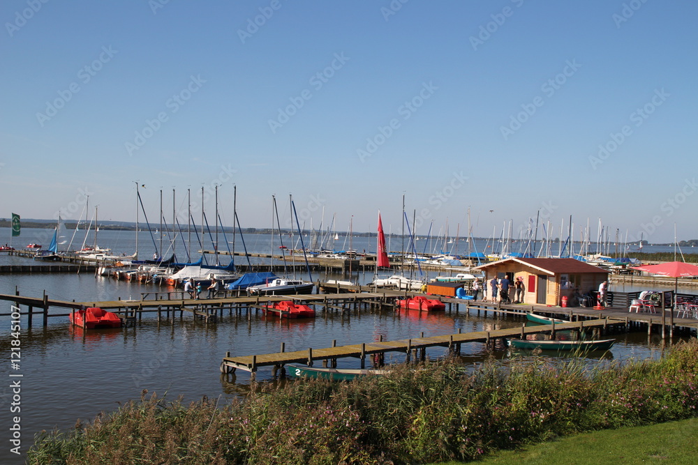 Fototapeta premium Ein Hafen am Dümmer