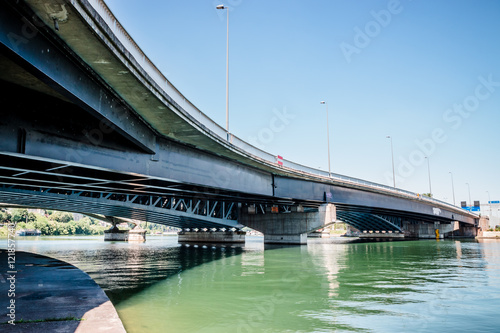 Le pont de La Mulatière au dessus de la Saône dans le quartier de Confluence