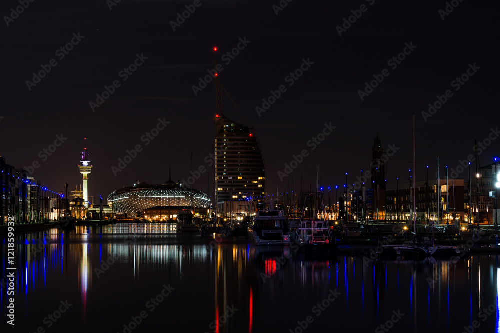 Neuer Hafen in Bremerhaven bei Nacht