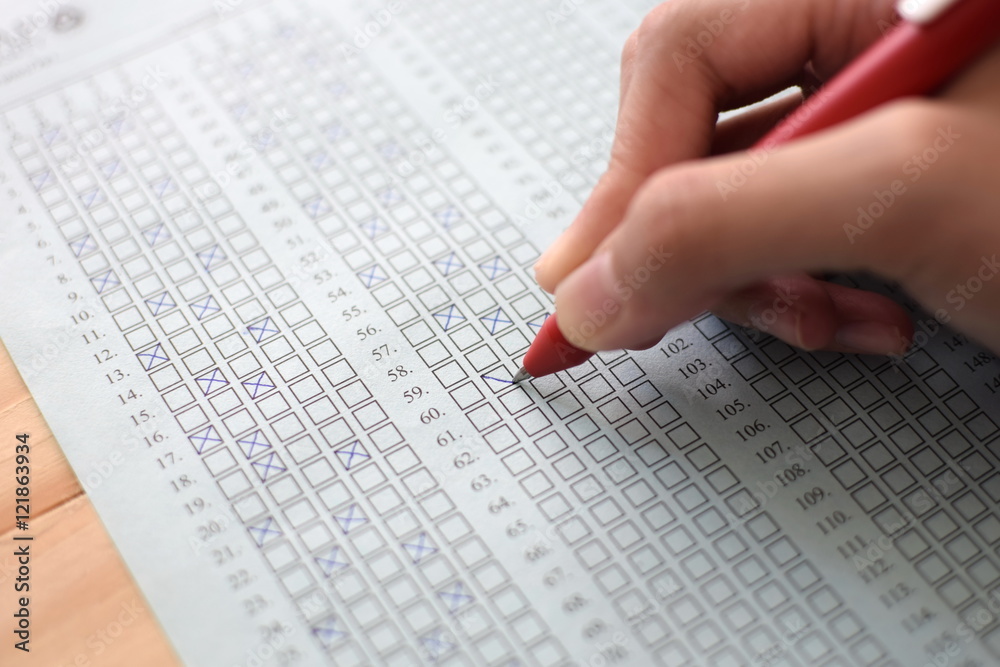 Obraz premium Standard test form selective focus on answer sheet