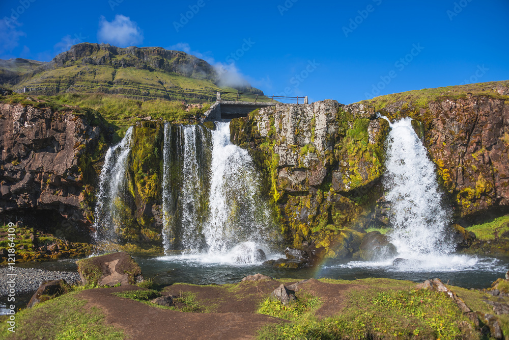 Fototapeta premium Wonderful waterfal Kirkjufellsfossl in Iceland in Autumn colors