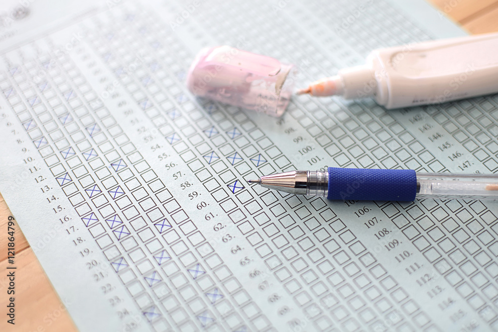 Obraz premium Standard test form selective focus on answer sheet