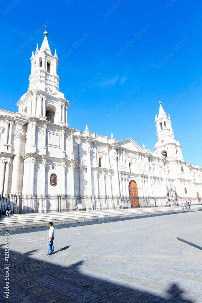 Obraz premium AREQUIPA PERU NOVEMBER 9: Main square of Arequipa with church on