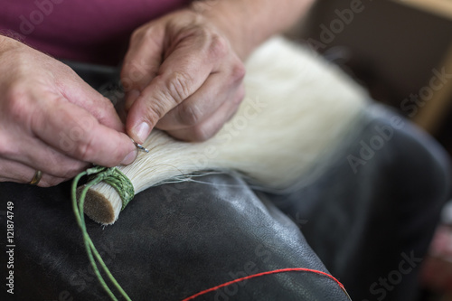 Bild auf Leinwand at a fiddle builder