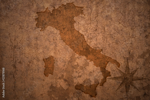 Canvas-taulu italy map on vintage crack paper background