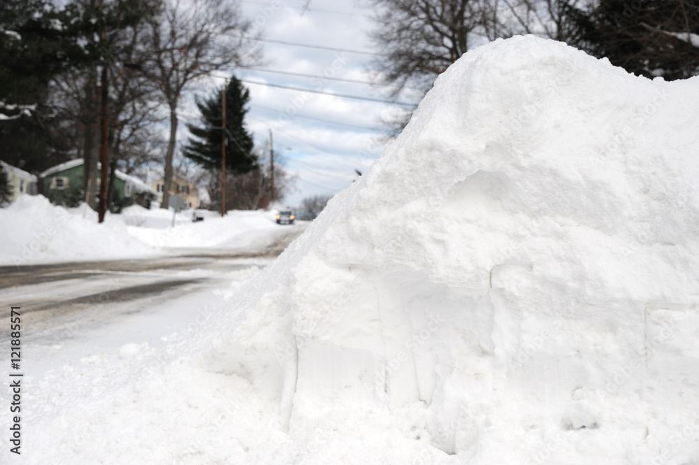 Obraz premium snow pile by the side of street after snow storm