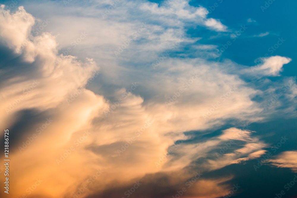Obraz premium colorful dramatic sky with cloud at sunset