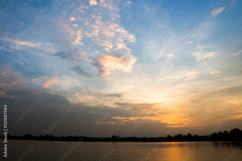 Naklejka premium colorful dramatic sky with cloud at sunset