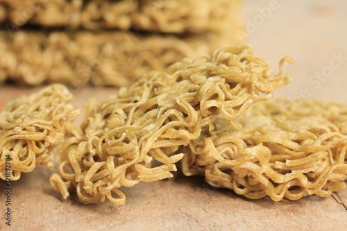 Dried instant noodles